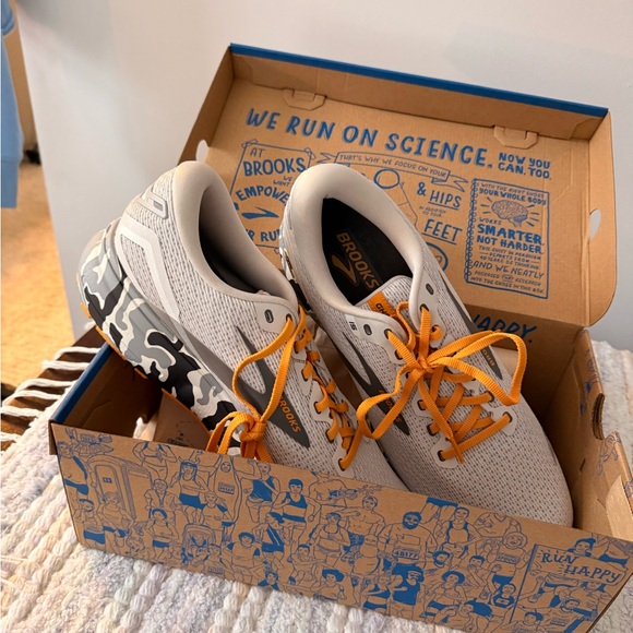 Brooks Ghost 15
Size 14 - Picture 7 of 10